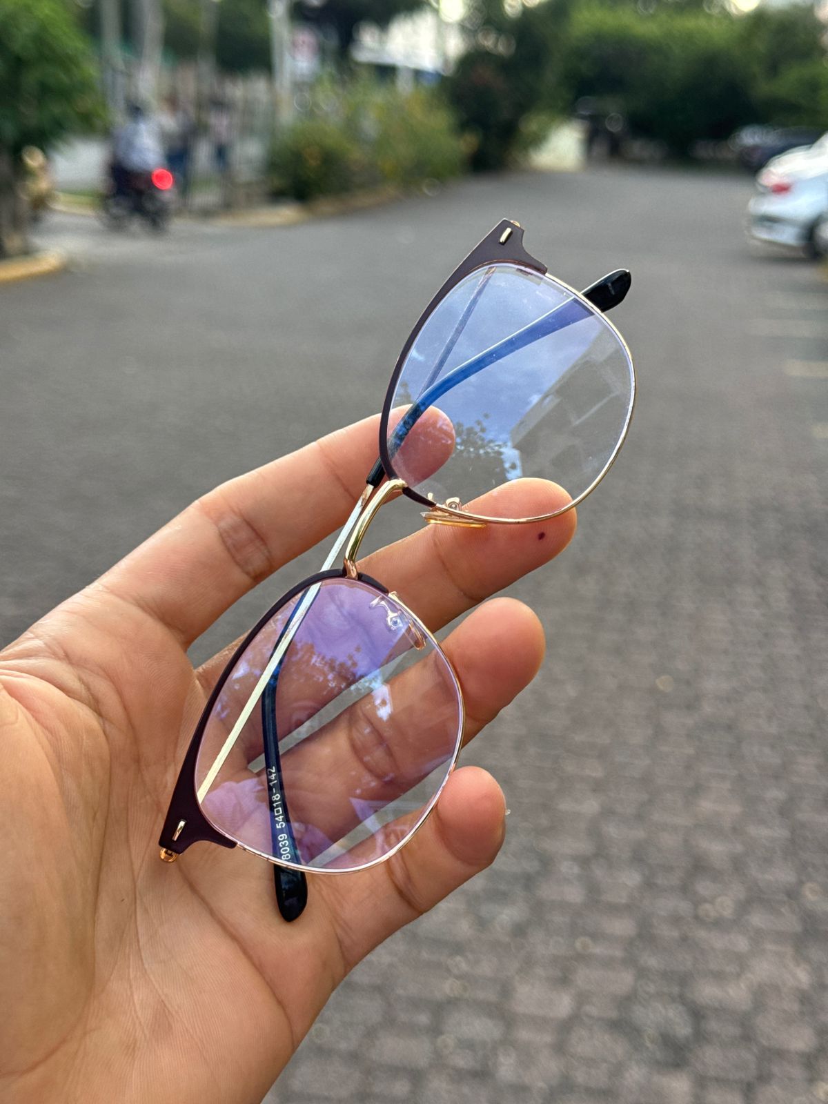 ???? Protege tu vista con estilo! Monturas modernas para lentes gradu Foto 7307996-3.jpg