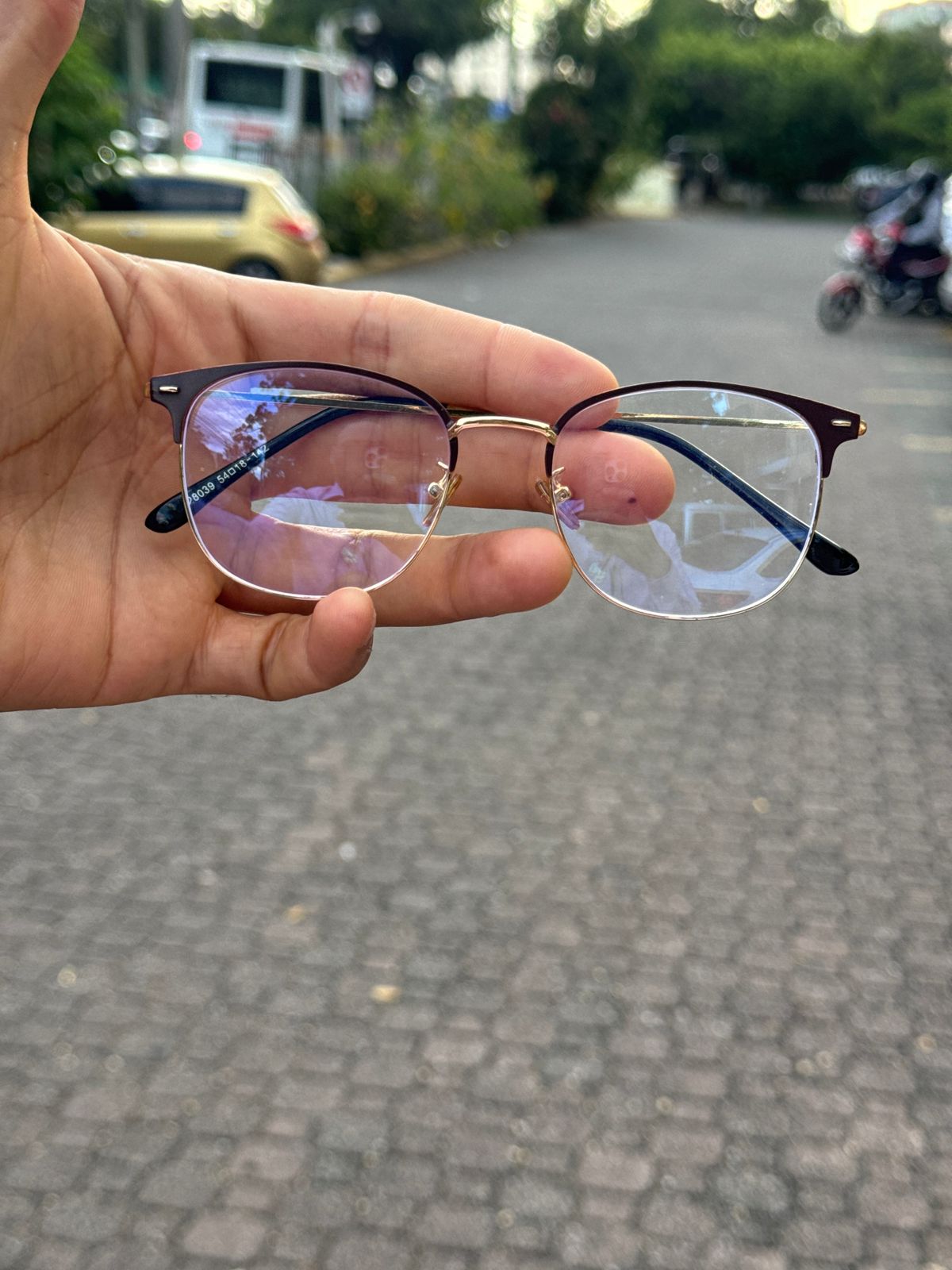 ???? Protege tu vista con estilo! Monturas modernas para lentes gradu Foto 7307996-4.jpg