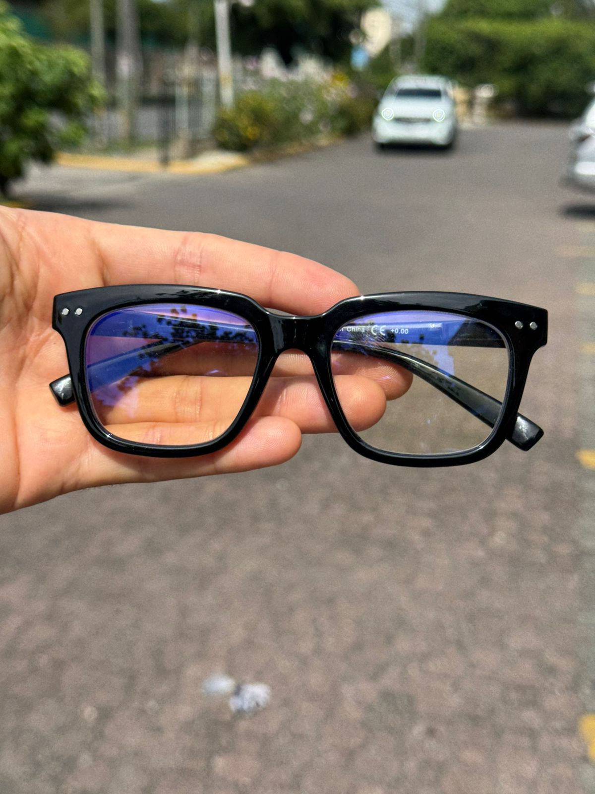Nuestros lentes con filtro anti luz azul son ideales para cuidar tus o Foto 7307997-2.jpg