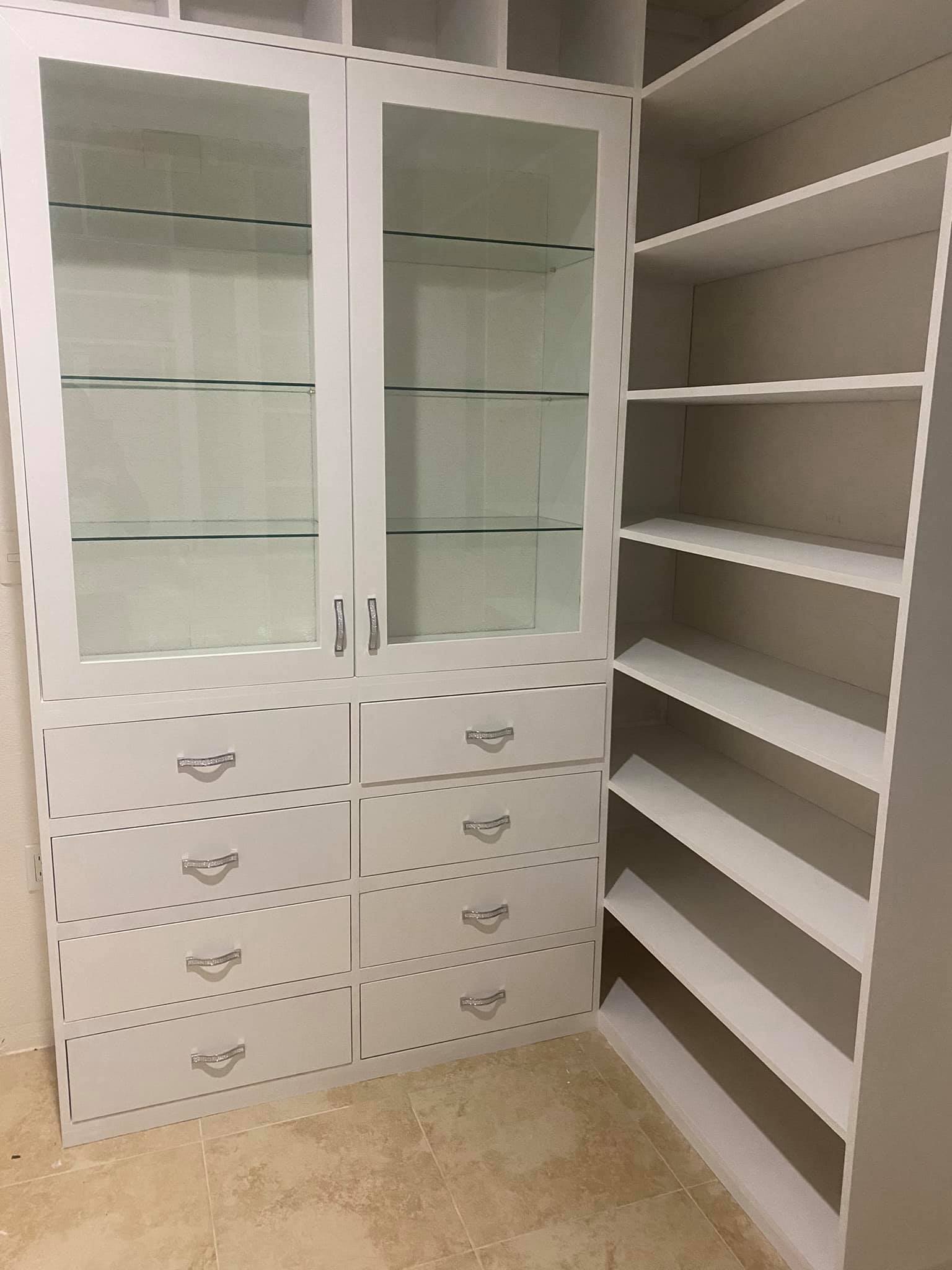 Walkin closet en madera blanco moderno  Foto 7308574-3.jpg
