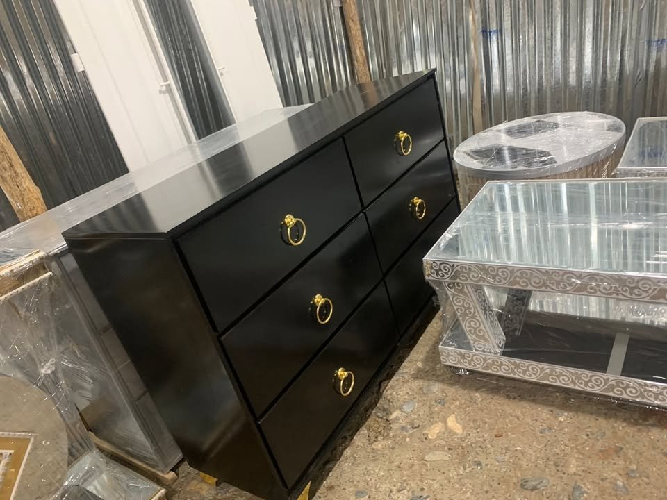Mueble para guarda ropa con gavetas negro con dorado  Foto 7308625-1.jpg