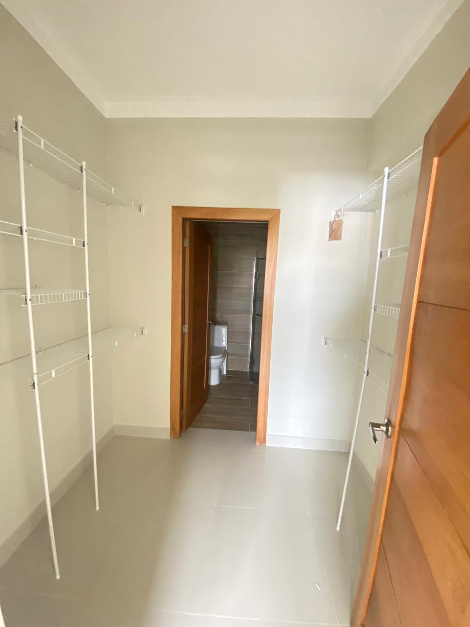 Apartamento en Renta en Bella Vista Santo Domingo Foto 7309088-12.jpg