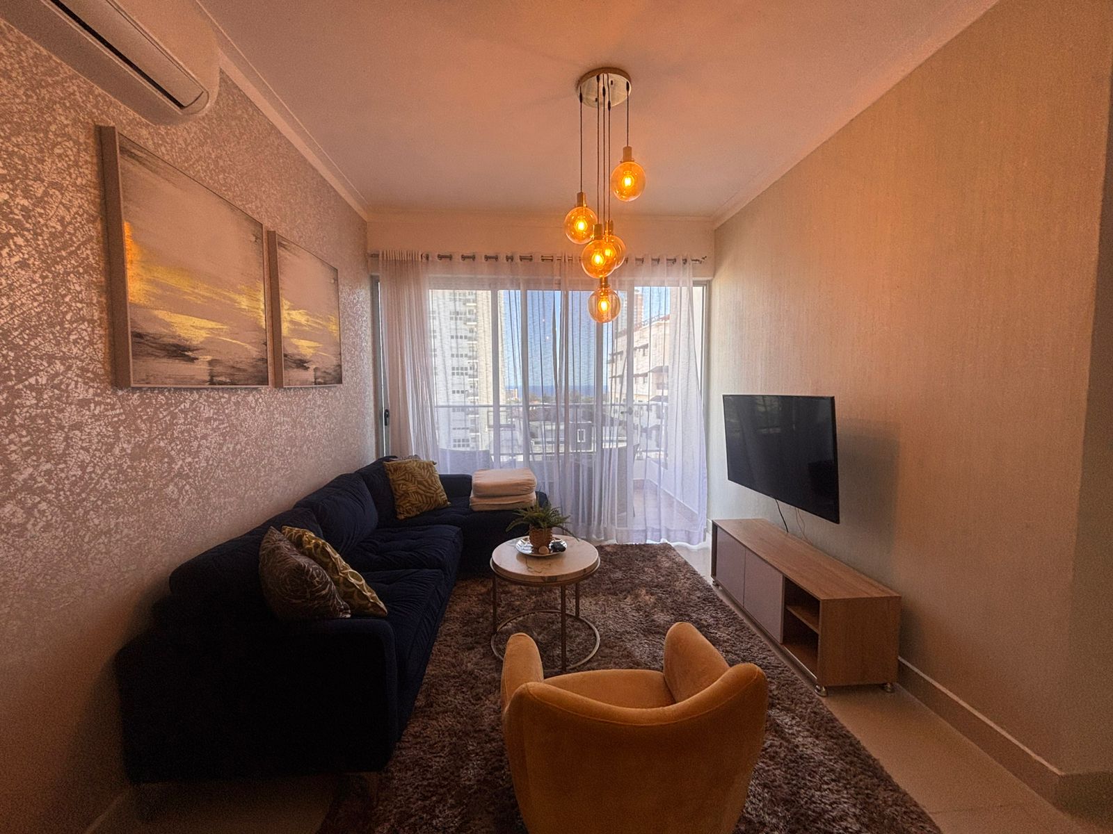 Apartamento en alquiler full amueblado ????Evaristo morales  Torre fam Foto 7309795-13.jpg