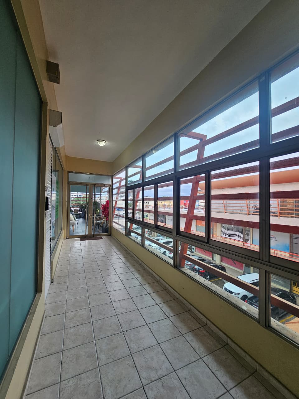 Local comercial en ALQUILER en la plaza Dominica de la avenida 27 de f Foto 7309811-3.jpg