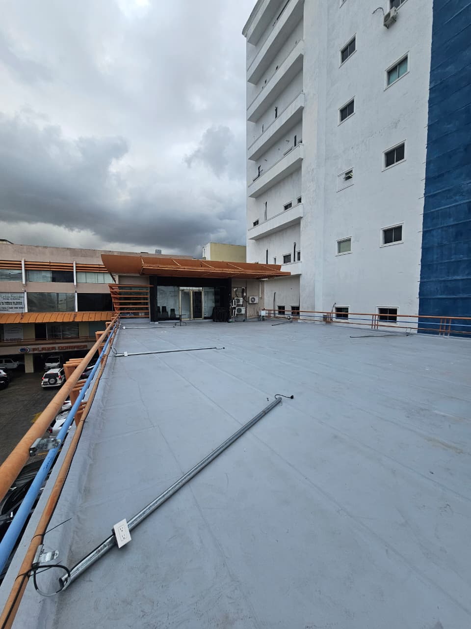 Local comercial en ALQUILER en la plaza Dominica de la avenida 27 de f Foto 7309811-7.jpg