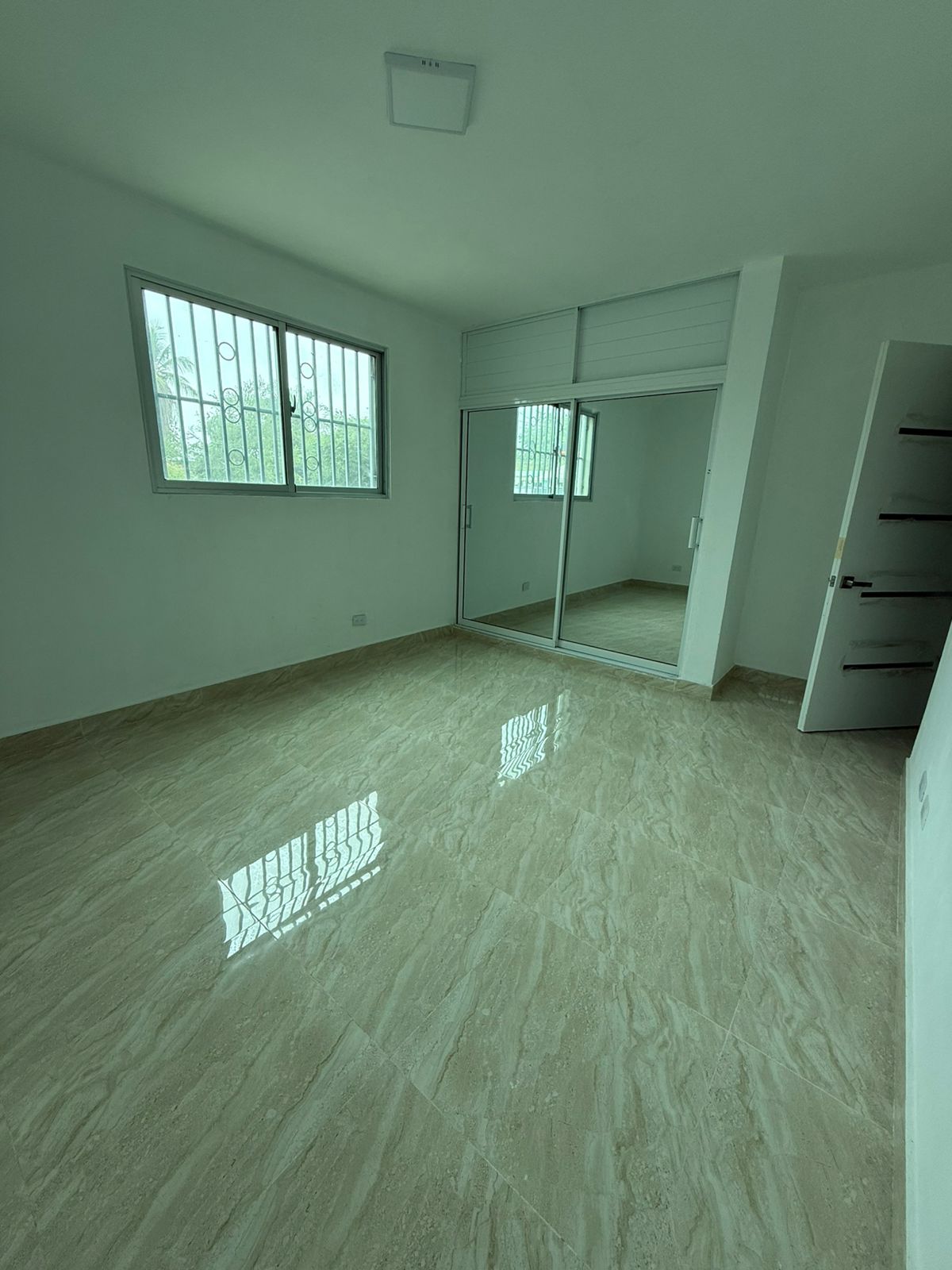 ???? APARTAMENTO EN RENTA Cerca en el HOMS – 1ER NIVEL Foto 7309932-4.jpg