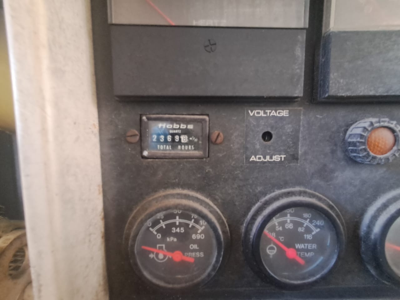 Planta electrica KOHLER 50 KW Motor Cummins 4BT Foto 7310016-5.jpg