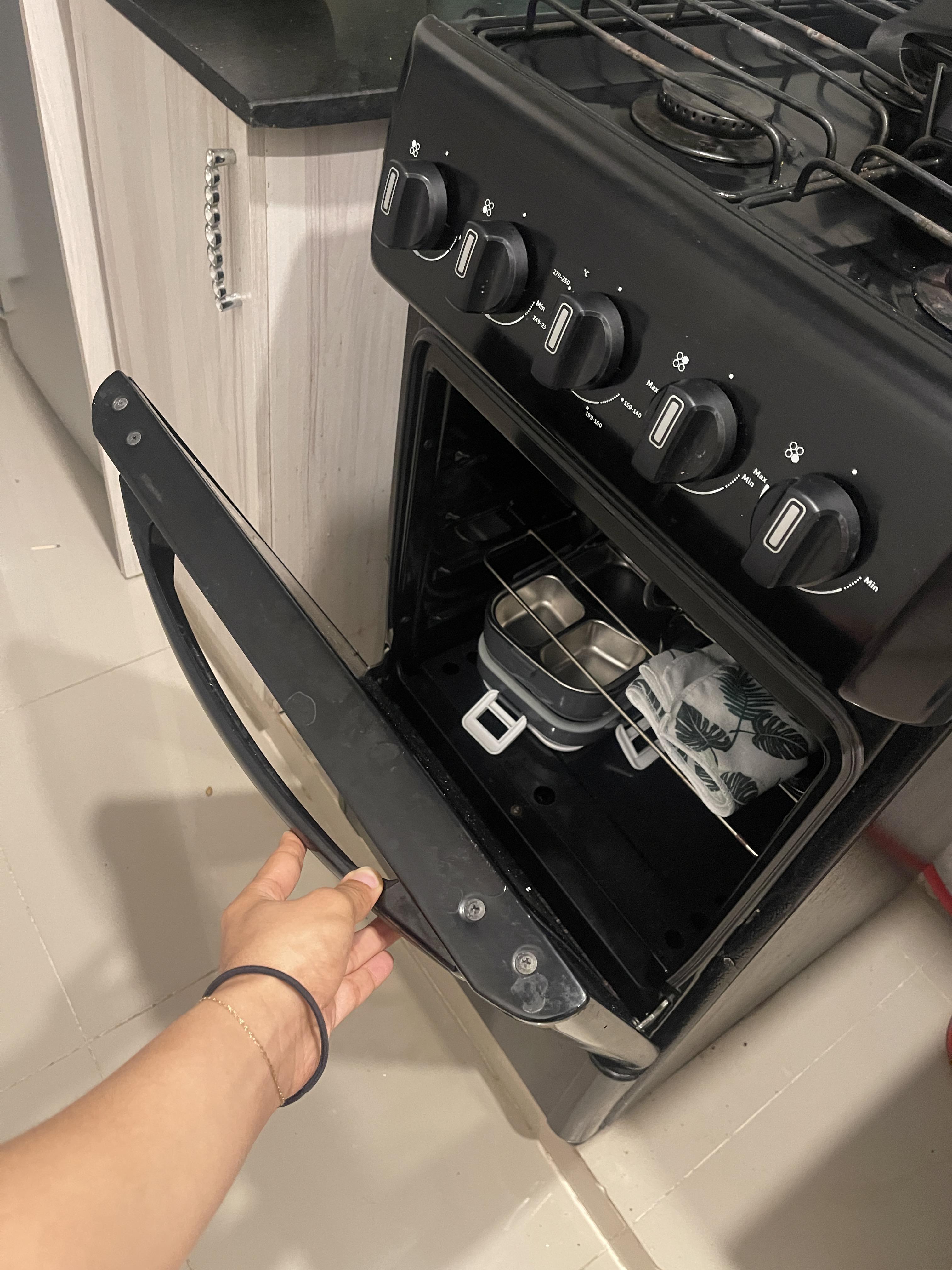 Se vende estufa de 4 hornillas con horno Foto 7310120-3.jpg