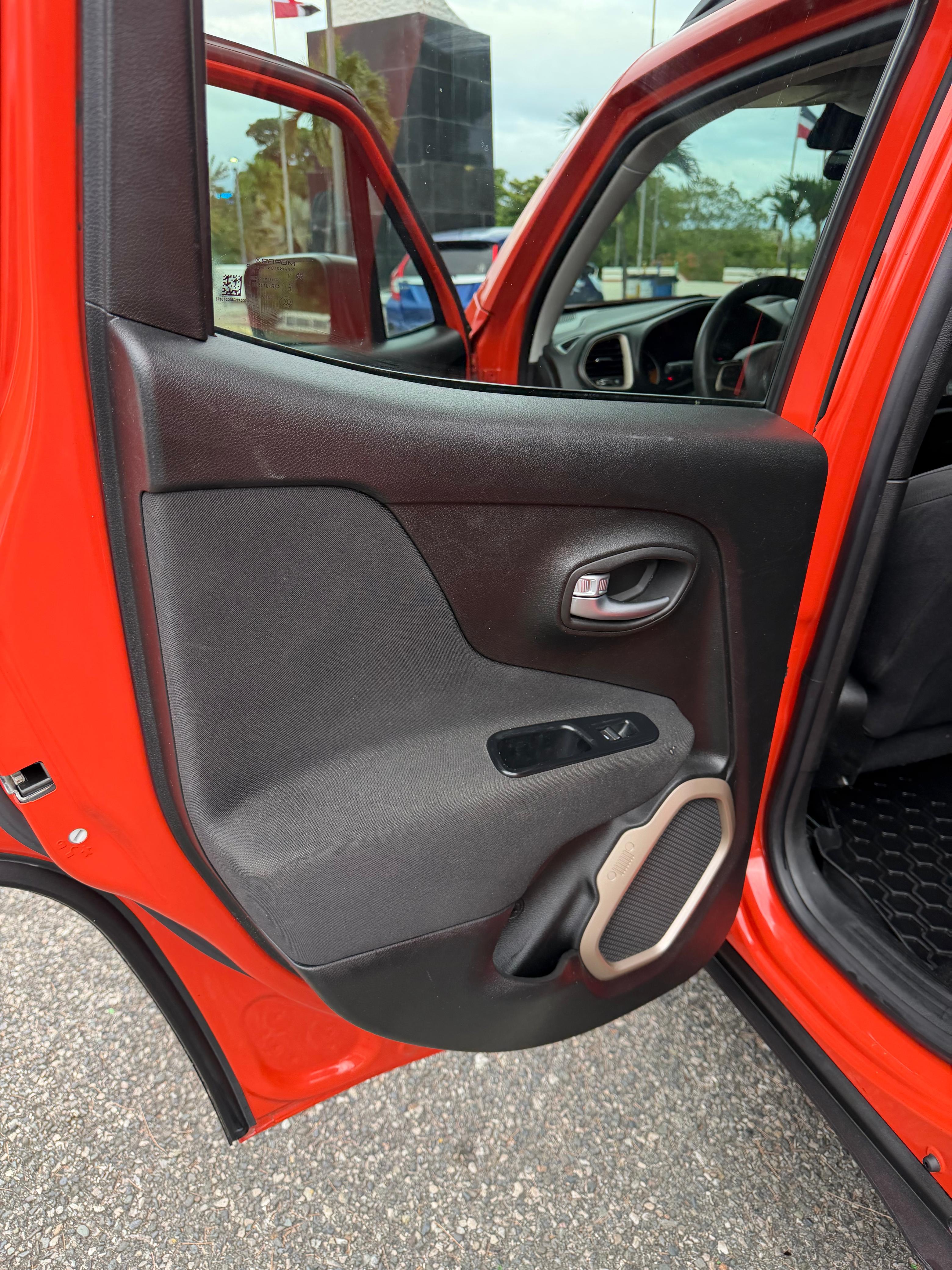 Jeep Renegade Sport 2017 4X4 impecable Foto 7310159-10.jpg