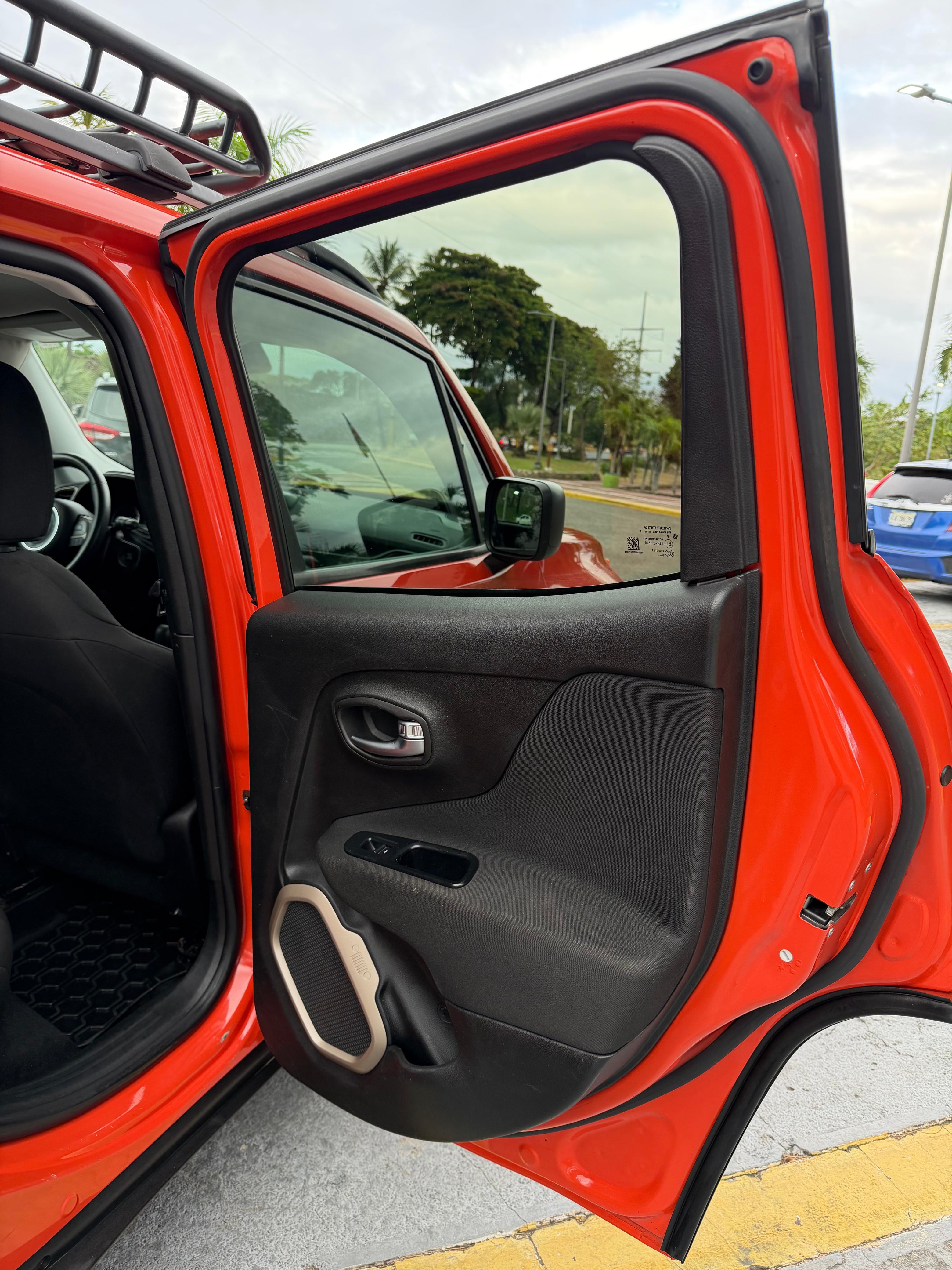 Jeep Renegade Sport 2017 4X4 impecable Foto 7310159-13.jpg