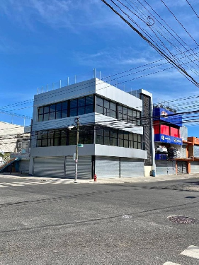 Edificio Comercial de 3 Niveles en Alquiler – Ensanche La Fe Foto 7311255-1.jpg