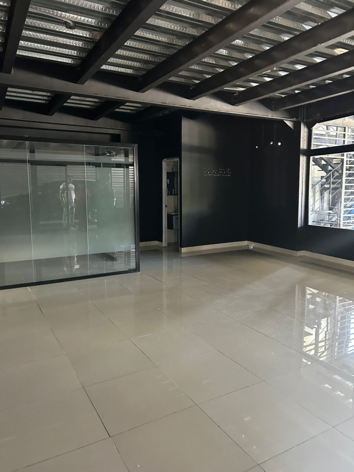 Edificio Comercial de 3 Niveles en Alquiler – Ensanche La Fe Foto 7311255-4.jpg