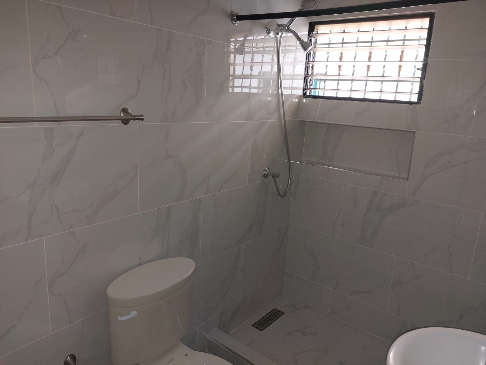 Apartamento en alquiler completamente remodelado en Sto Dgo Este Foto 7311484-2.jpg