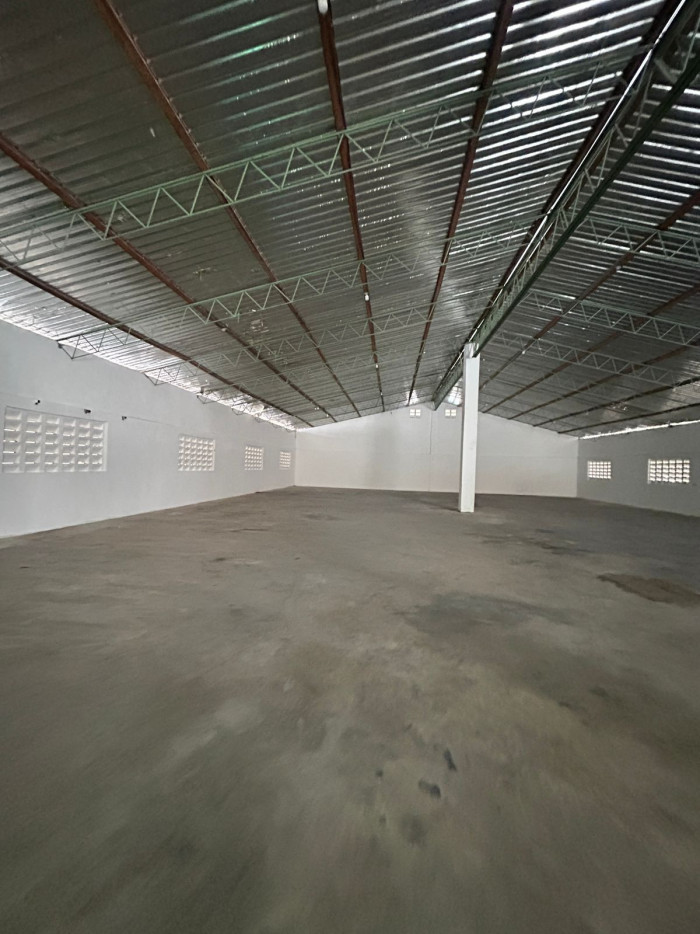 Nave Industrial en Alquiler  Complejo Cerrado – Honduras Av. Independe Foto 7311710-2.jpg