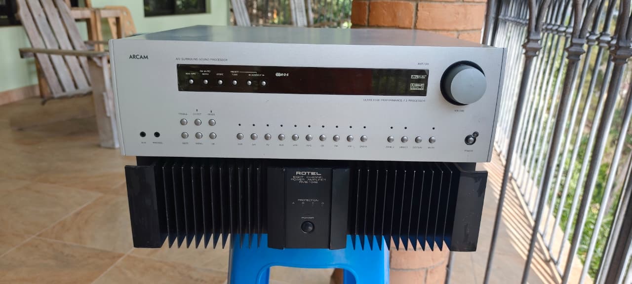 Preamp Arcam y Amplificardor rotel de 8 canales Foto 7311860-1.jpg