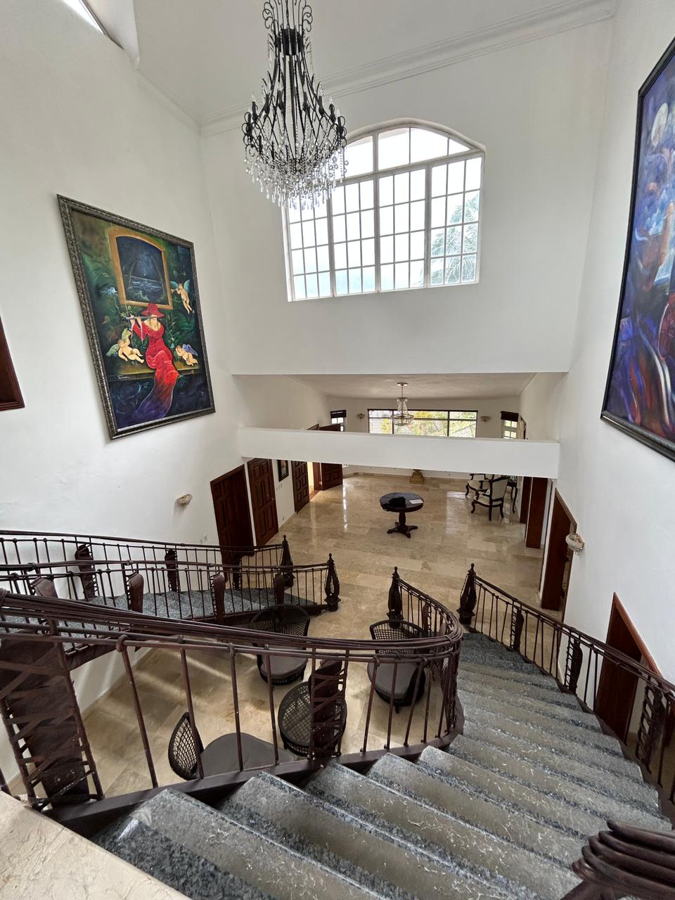 Elegant and spacious luxury home located in one of Santo Domingo Foto 7311883-10.jpg