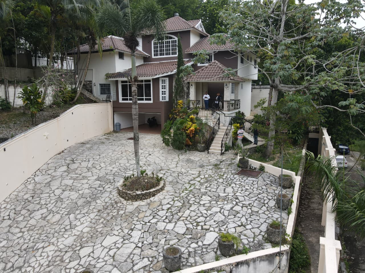 Elegant and spacious luxury home located in one of Santo Domingo Foto 7311883-2.jpg