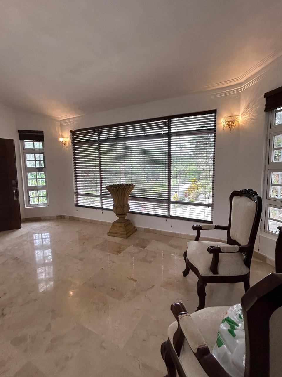 Elegant and spacious luxury home located in one of Santo Domingo Foto 7311883-9.jpg