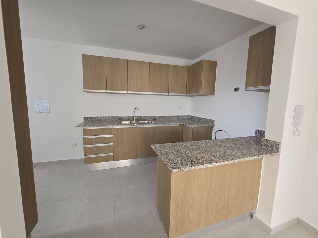 Apartamento en Torre Ita Esther II Jacobo Majluta  Piso 3 con ascensor Foto 7312039-12.jpg