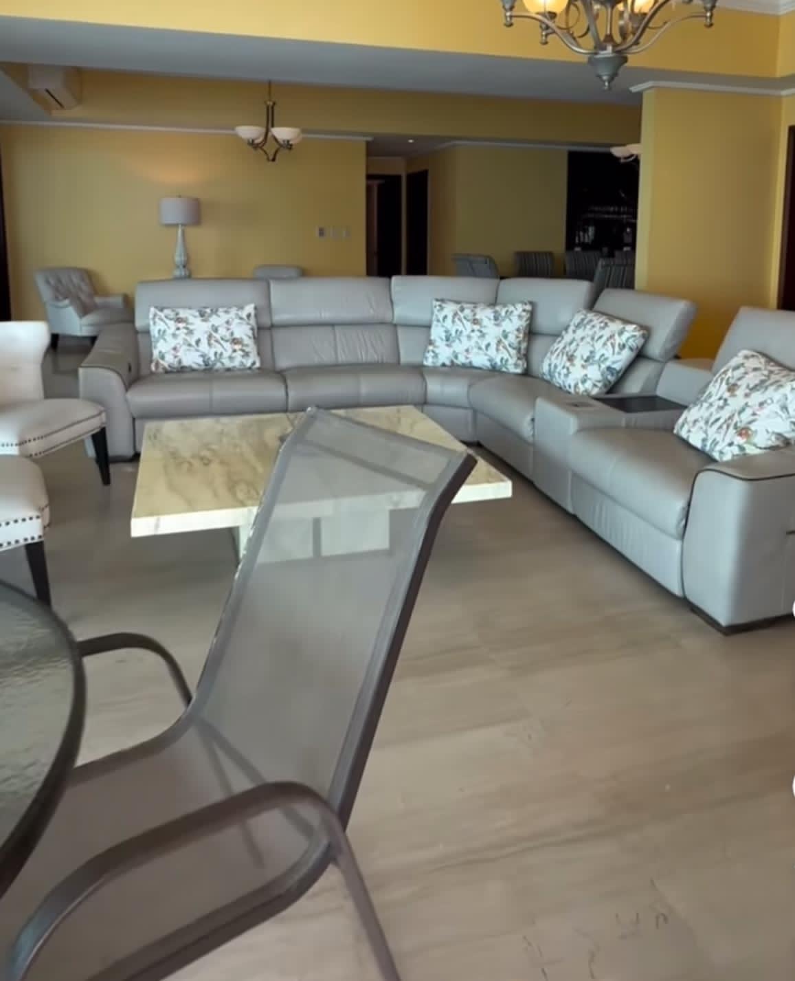 APARTAMENTO EN ALQUILER AMUEBLADO EN MALECÓN CENTER Foto 7312786-2.jpg
