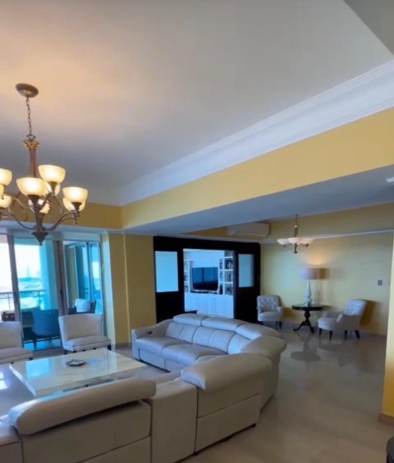 APARTAMENTO EN ALQUILER AMUEBLADO EN MALECÓN CENTER Foto 7312786-3.jpg