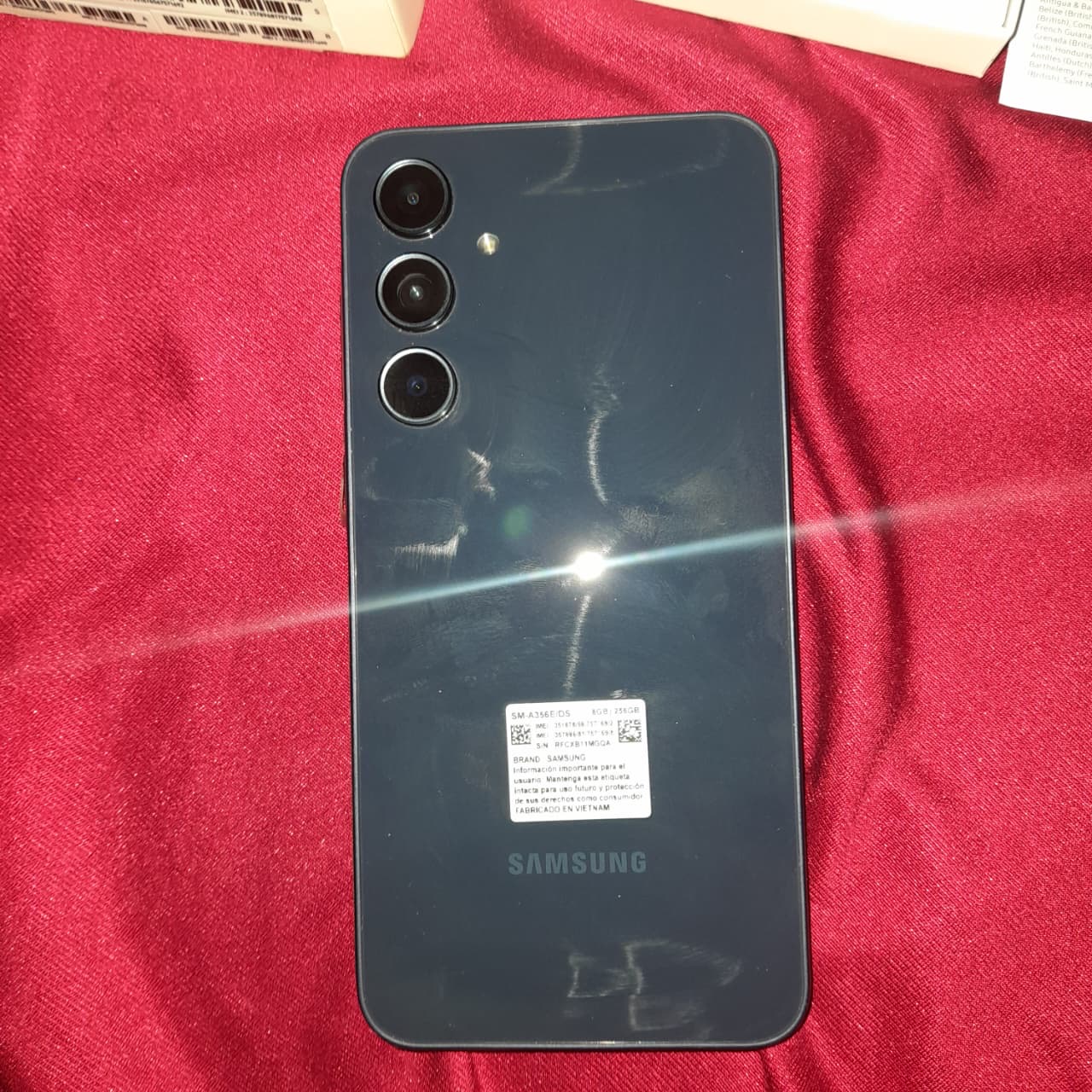 Samsung Galaxy A35 5G 256GB / Navy - Impecable!  Kit de accesorios Foto 7312814-3.jpg