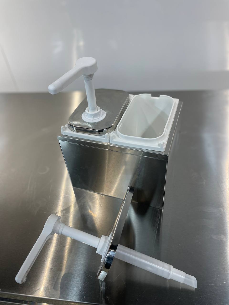 Dispensador de salsas aderesos catchup mayonesa Foto 7312870-8.jpg