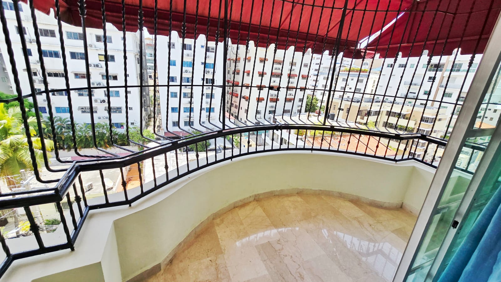 Penthouse en Venta – Urb. Real  USD400000  Exclusivo penthouse con 300 Foto 7312908-3.jpg