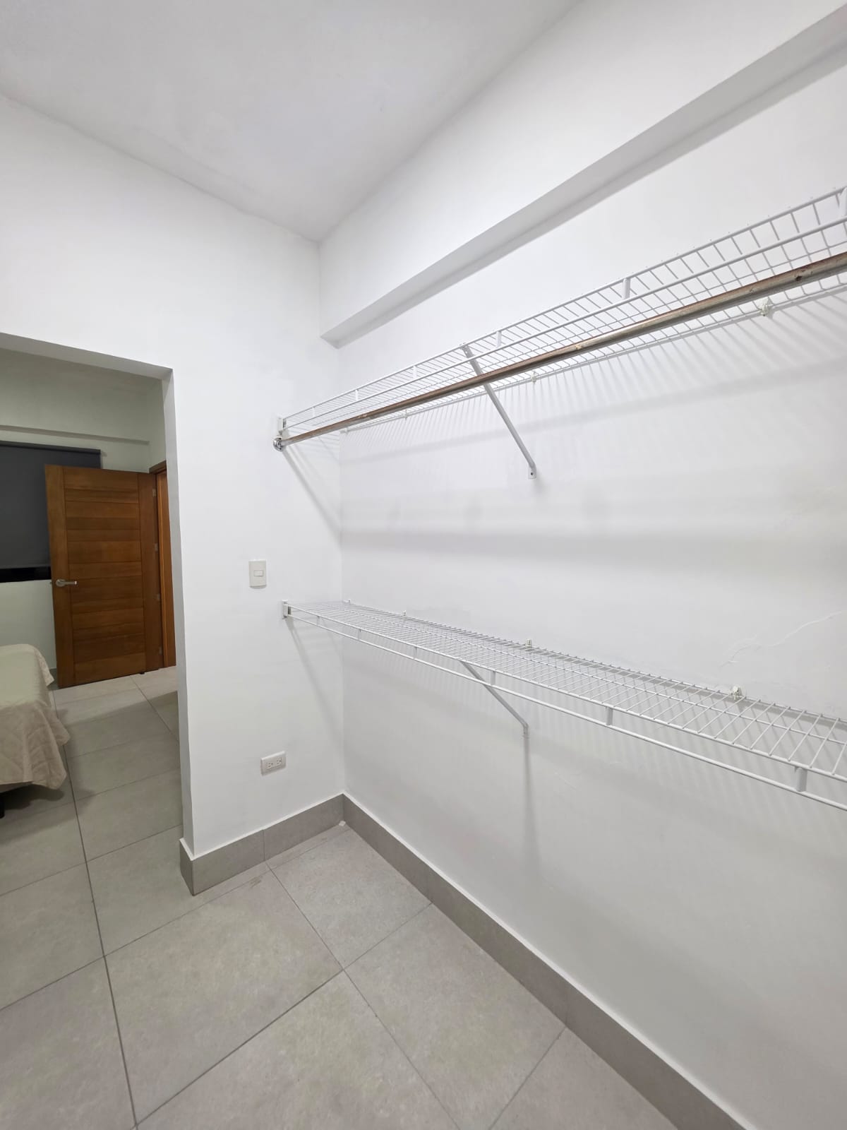 Se alquila hermoso apartamento Amueblado en Evaristo Morales  Foto 7313194-2.jpg