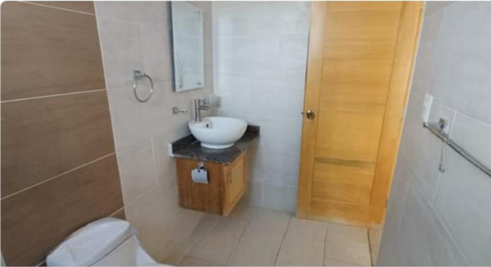 Apartamento 4to. Nivel ubicado en Santo Domingo Este. Foto 7313204-3.jpg