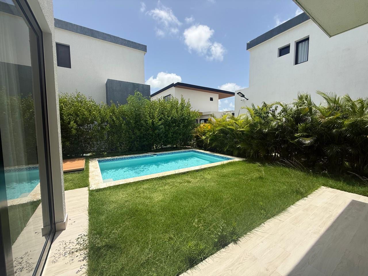 EN VISTACANA PUNTA CANA VILLA NUEVA Y AMUEBLADA EN ALQUILER  DOS NIVEL Foto 7313273-1.jpg