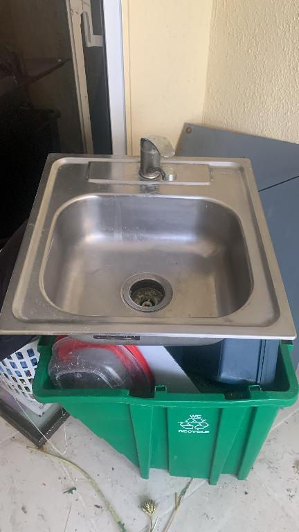 Fregadero con todo y su llave de venta para RÁPIDO  Foto 7313423-1.jpg