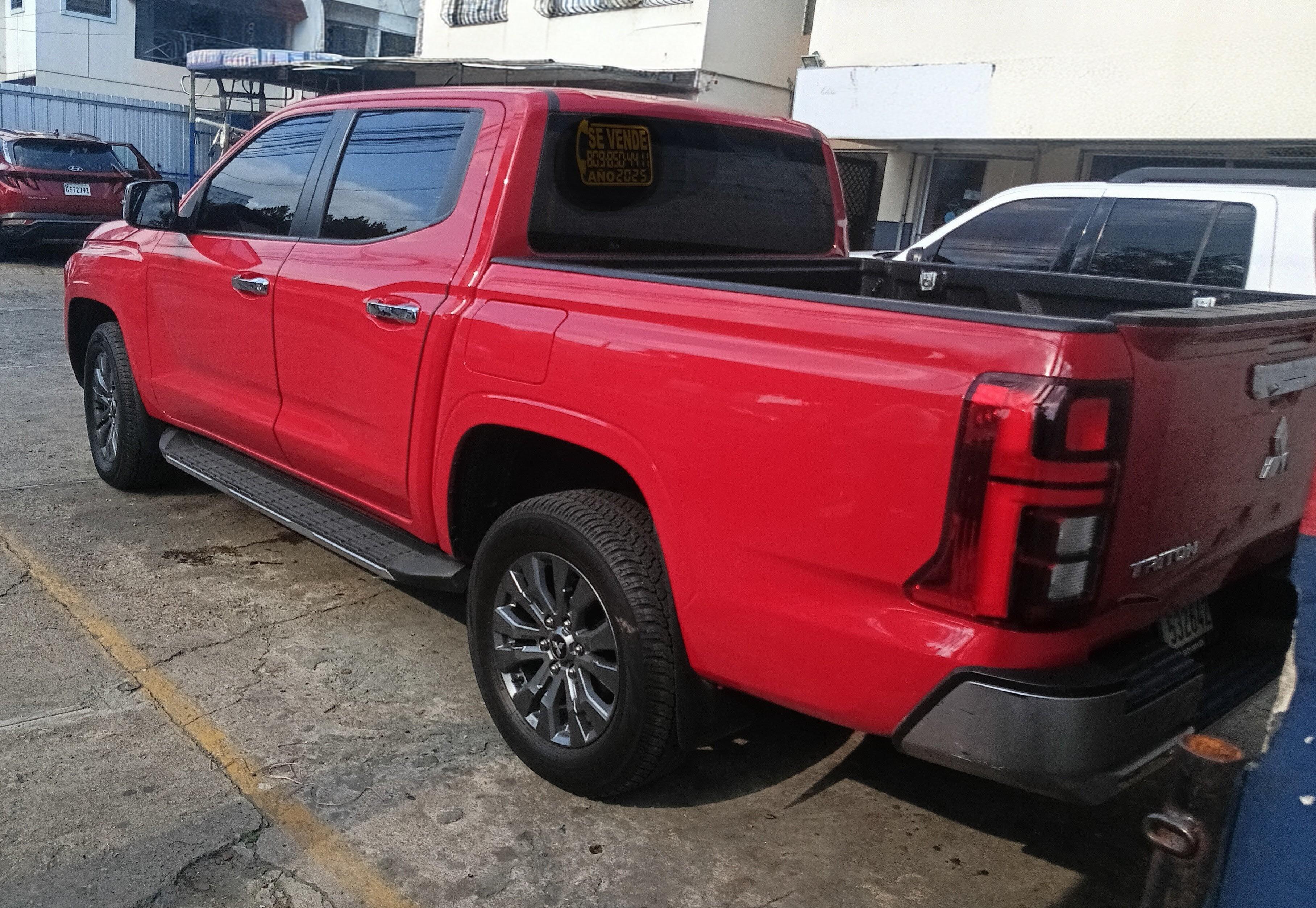 Mitsubishi Tritón Diésel Doble Cabina 4WD 25  Foto 7313491-5.jpg