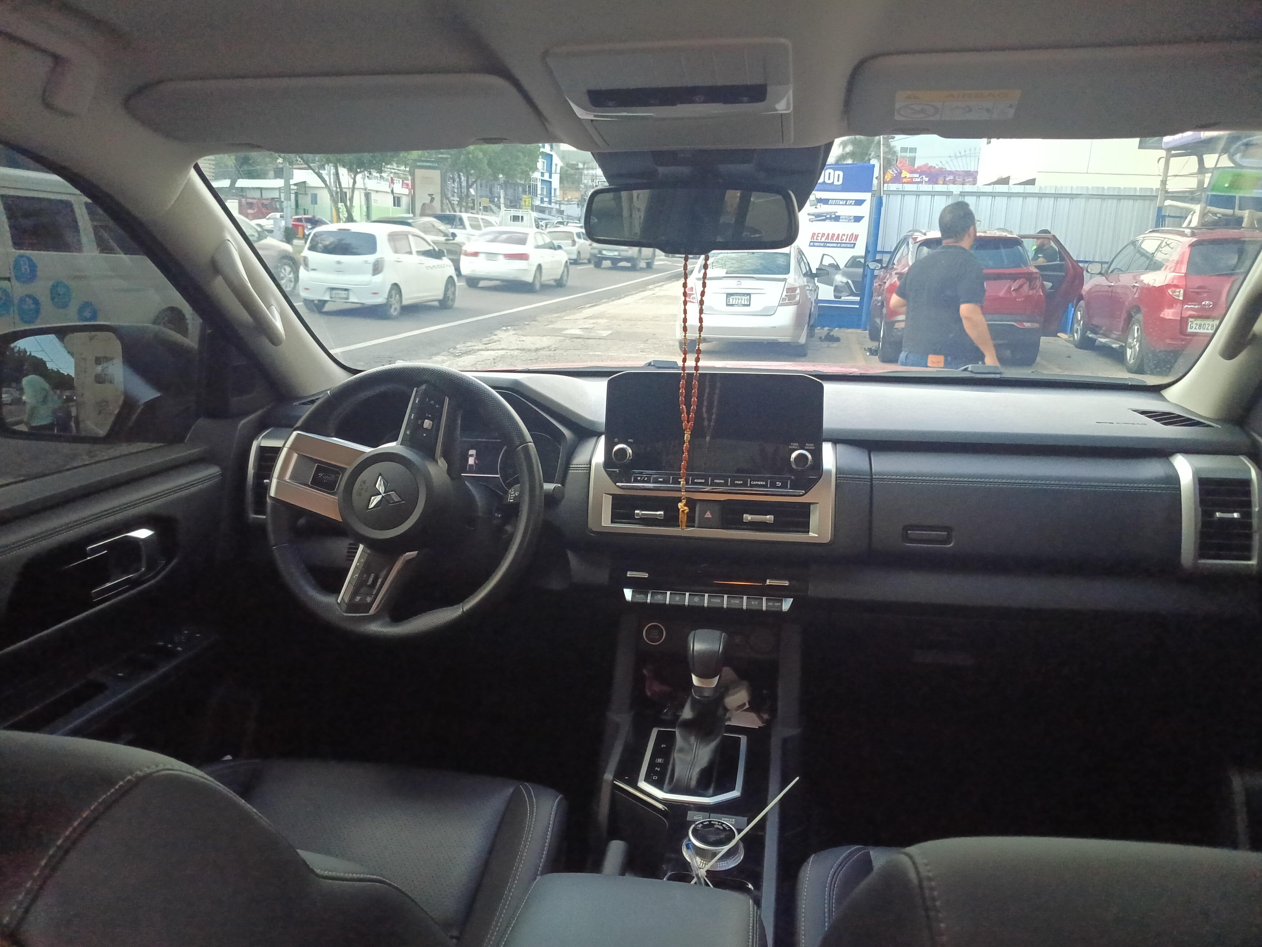 Mitsubishi Tritón Diésel Doble Cabina 4WD 25  Foto 7313491-8.jpg
