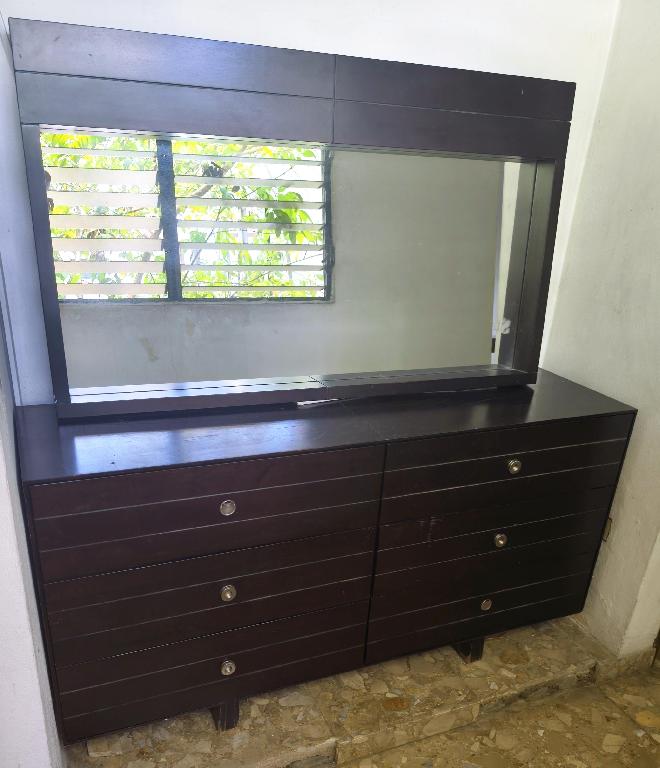 Venta de tocador de 6 gavetas con su espejo comprado hace un año en Il Foto 7313678-1.jpg