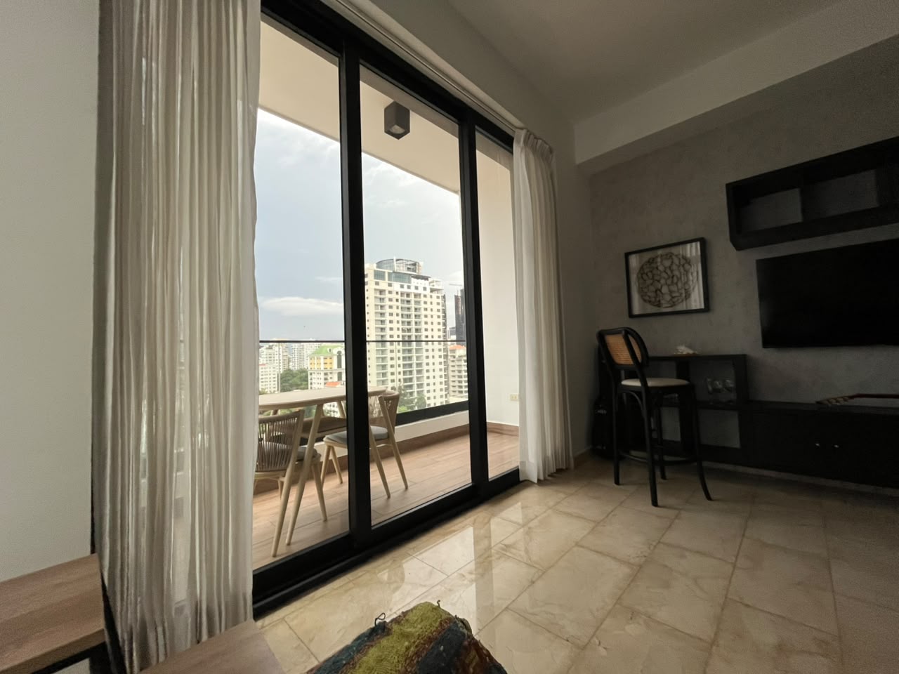Apartamento en el corazón de Piantini casi esquina Abraham Lincoln Foto 7314136-1.jpg