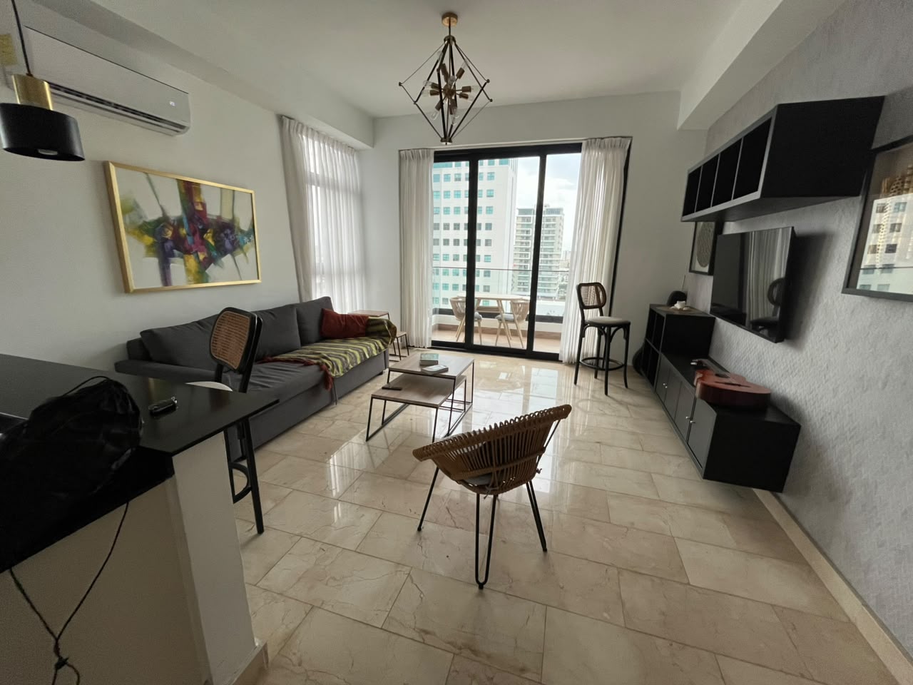 Apartamento en el corazón de Piantini casi esquina Abraham Lincoln Foto 7314136-8.jpg