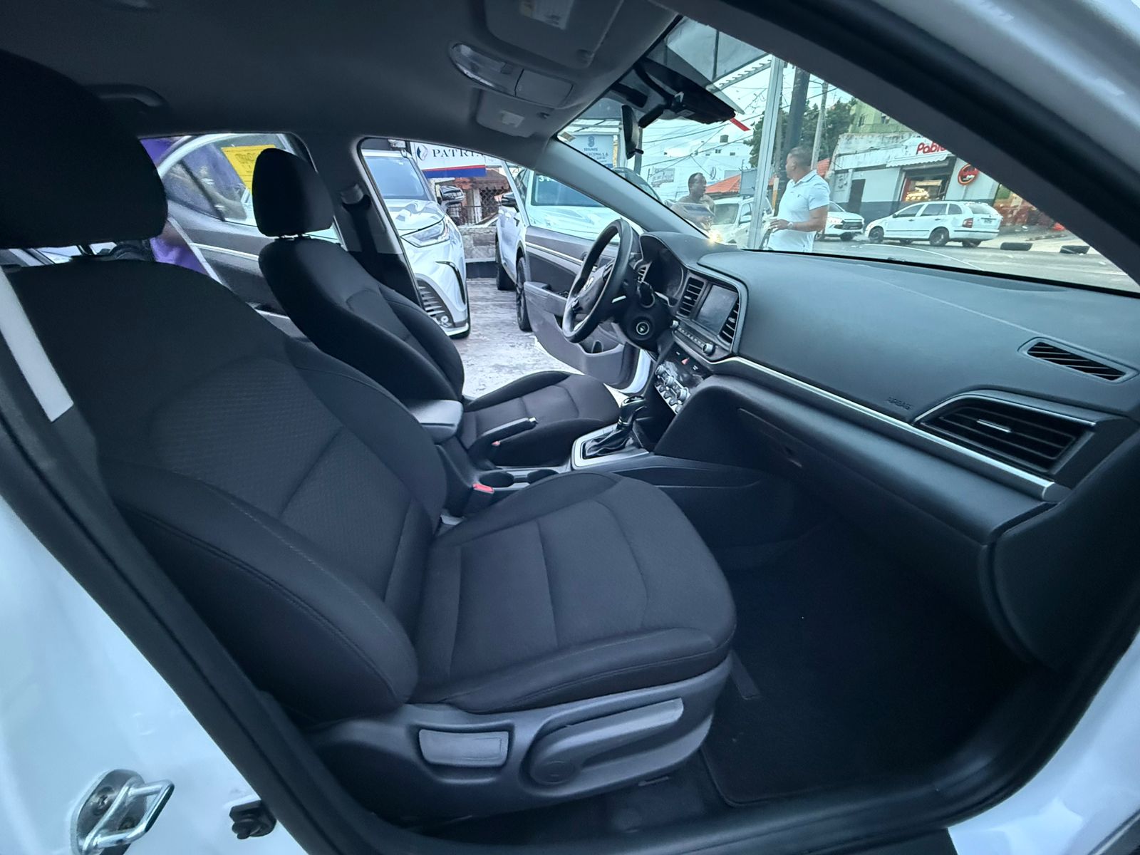 HYUNDAI ELANTRA LIMITED 2020 Foto 7314166-3.jpg