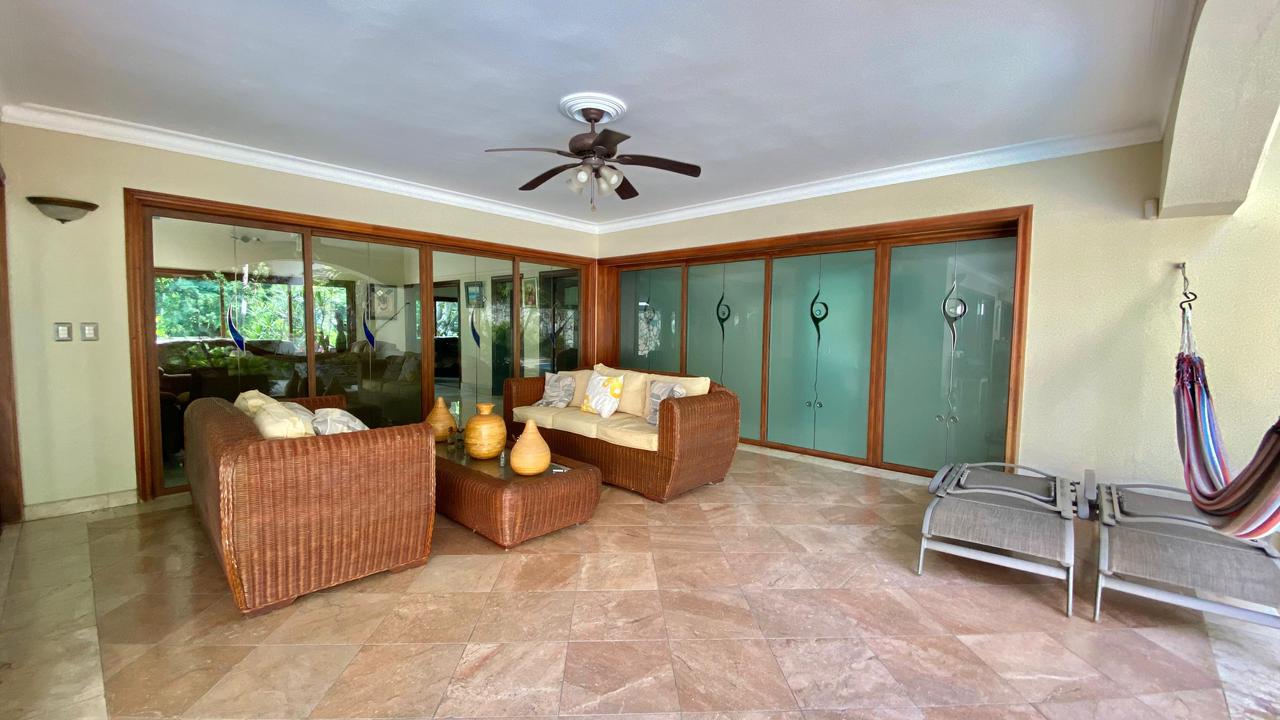 Vendo Imponente Mansión en Cuesta Hermosa II 5 HABS. 1000 Mts.2 Patio  Foto 7314428-3.jpg
