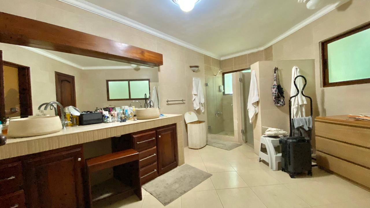 Vendo Imponente Mansión en Cuesta Hermosa II 5 HABS. 1000 Mts.2 Patio  Foto 7314428-5.jpg