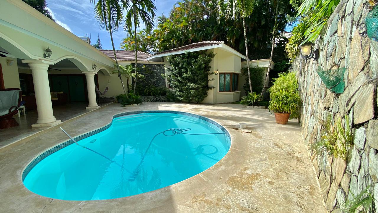 Vendo Imponente Mansión en Cuesta Hermosa II 5 HABS. 1000 Mts.2 Patio  Foto 7314428-8.jpg
