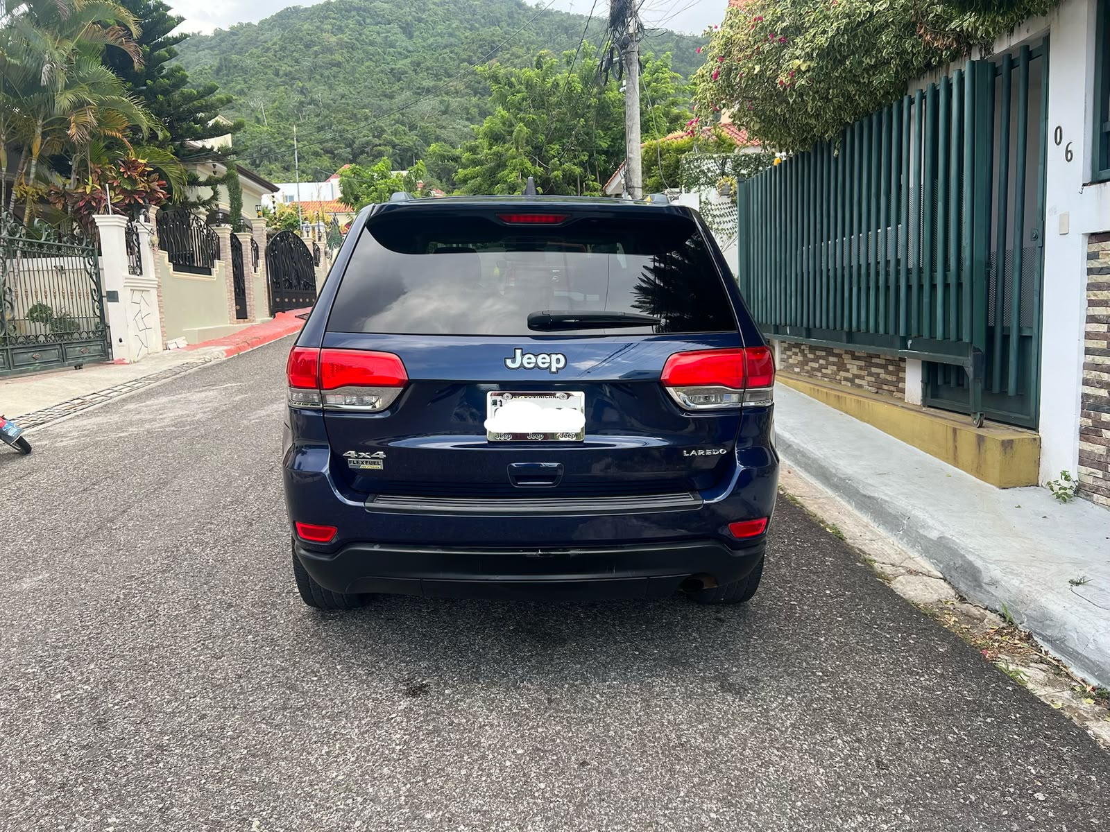 Jeep grand cherokee Laredo   2014  V6  4x4 en Puerto Plata Foto 7314497-13.jpg