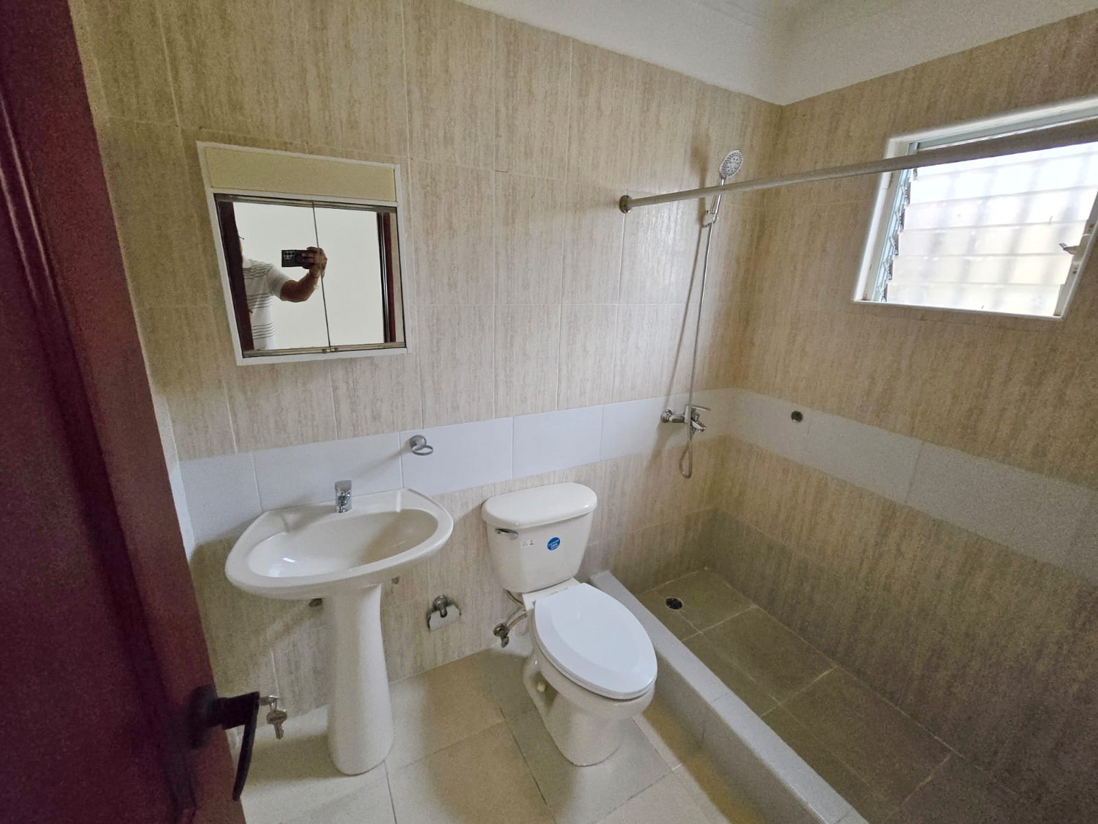 Apartamento en la Jacobo Majluta Ciudad Bonita   4to piso 89mt2   Foto 7314920-3.jpg