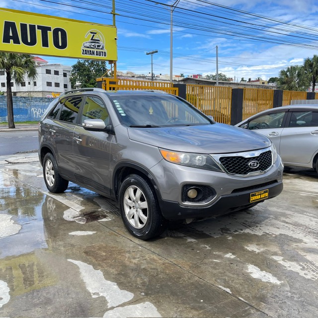 VENTA DE KIA SORENTO AÑO 2013 4 CILINDRO Y 3 FILA ASIENTO Foto 7315127-2.jpg