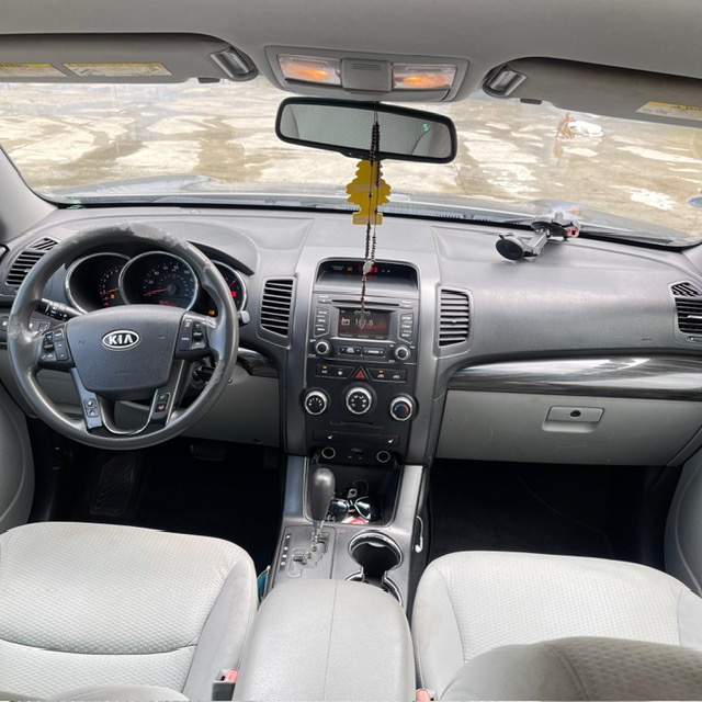 VENTA DE KIA SORENTO AÑO 2013 4 CILINDRO Y 3 FILA ASIENTO Foto 7315127-4.jpg