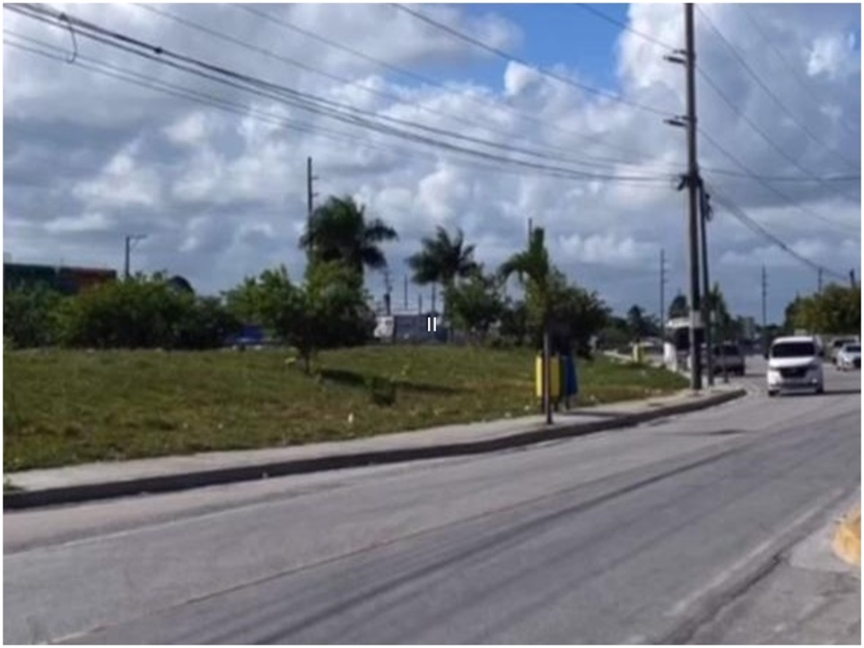 Vendo Local Comercial de 485 Mts.2 en Av. Estados Unidos BAVARO 33 men Foto 7315212-11.jpg