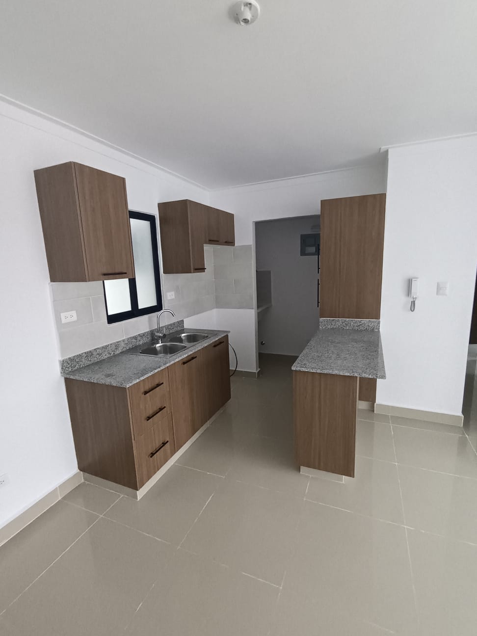 Alquiler de inmueble próximo a la Ciudad Juan Bosch. Foto 7315438-1.jpg