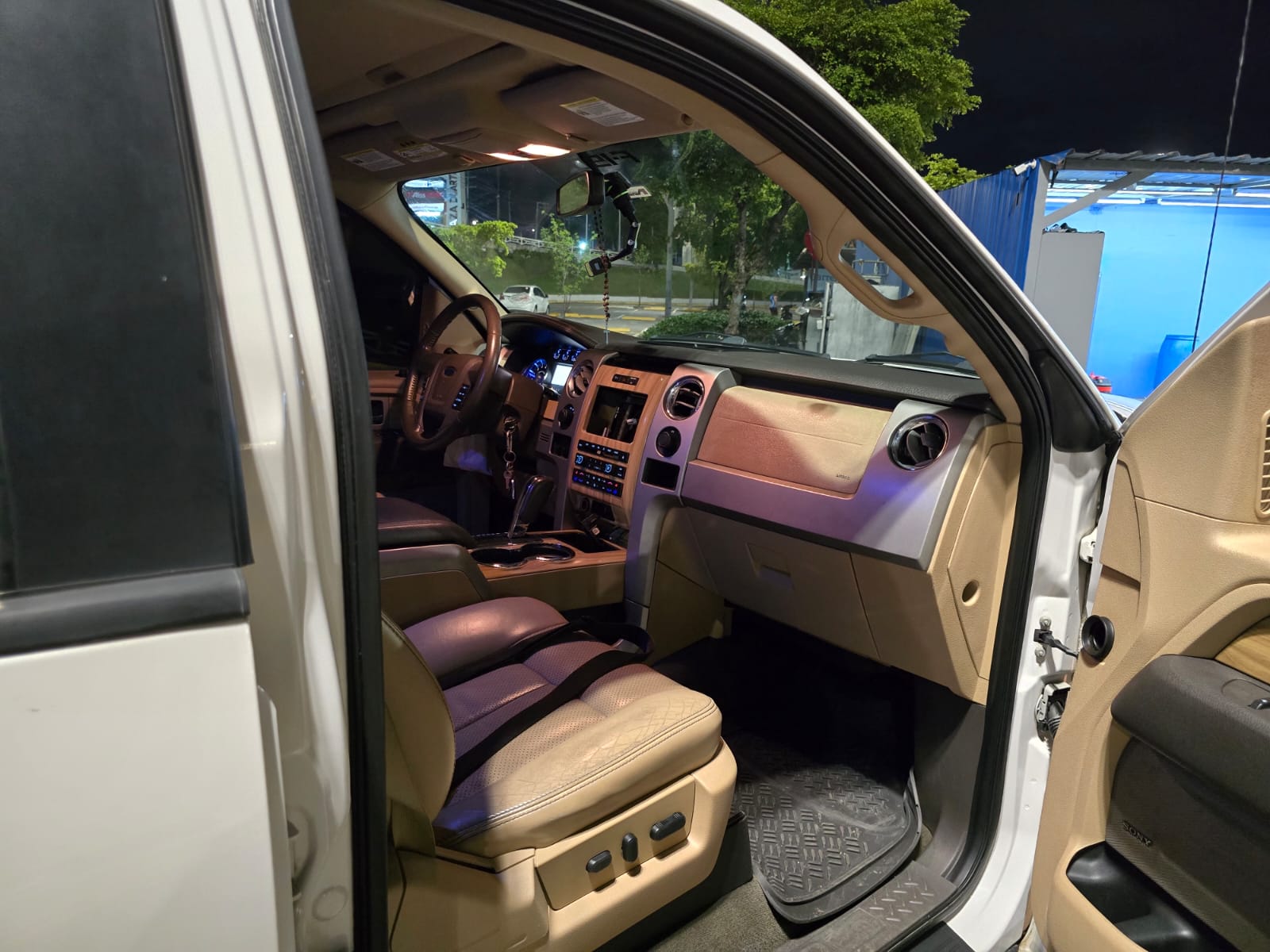 Ford F150 Lariat Doble Cabina 4WD 11  Foto 7315704-8.jpg