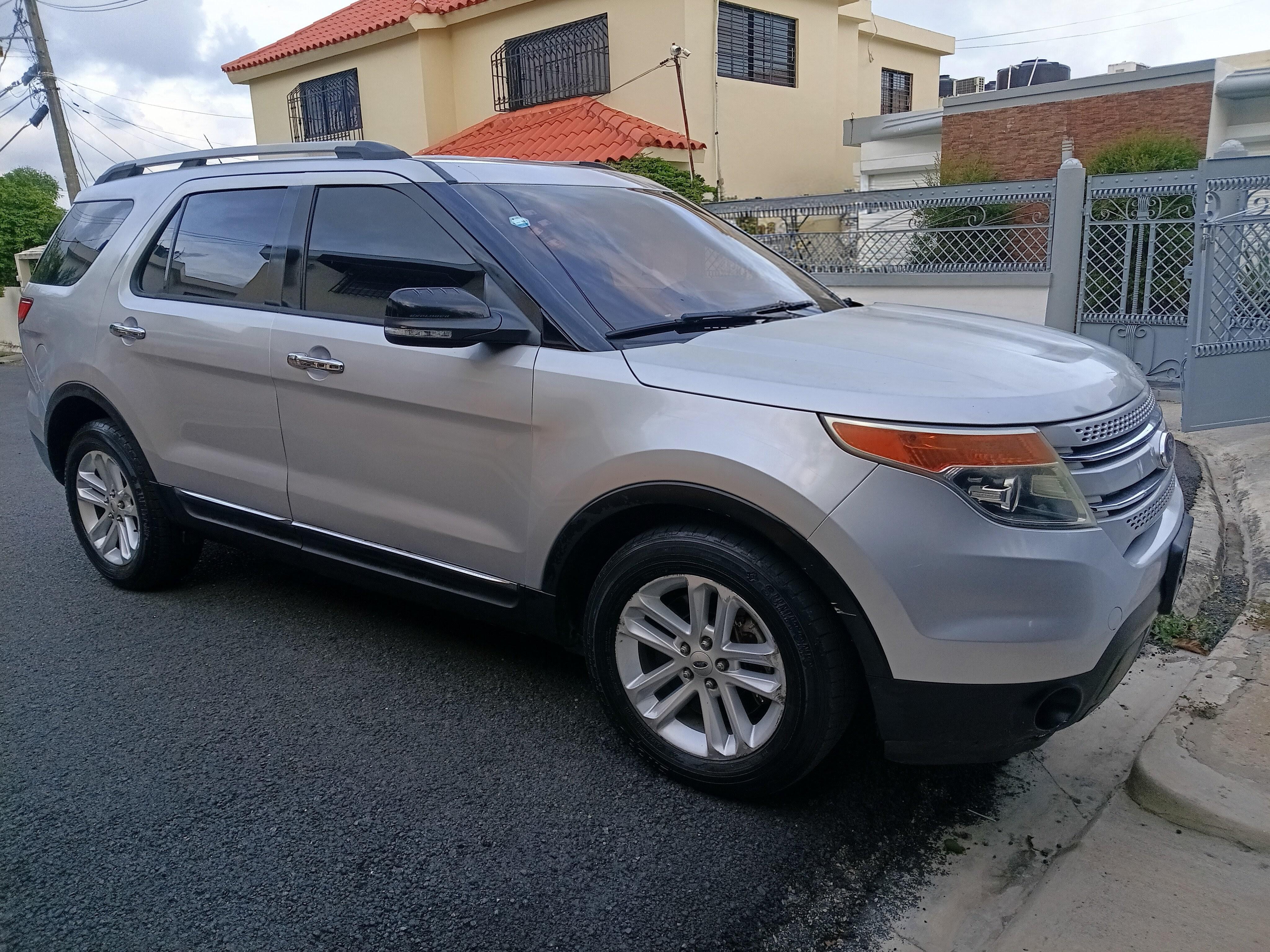 Ford Explorer XLT de la Casa 14  Foto 7315733-2.jpg