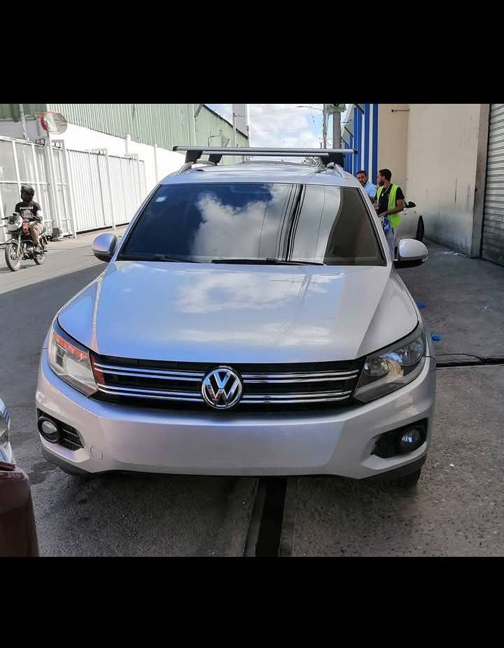 Volkswagen Tiguan SE Turbo 4WD 15  Foto 7315753-2.jpg